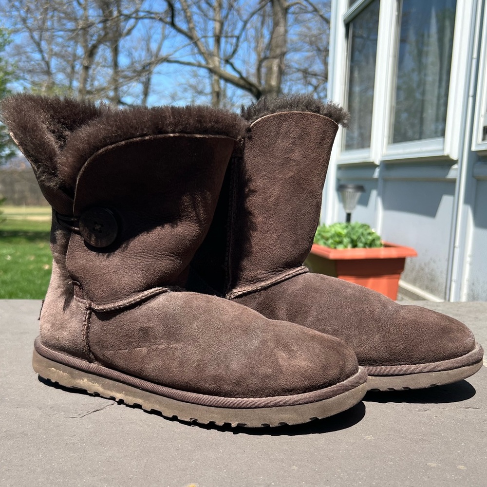 Bailey Button Brown Ugg Boots Size 8